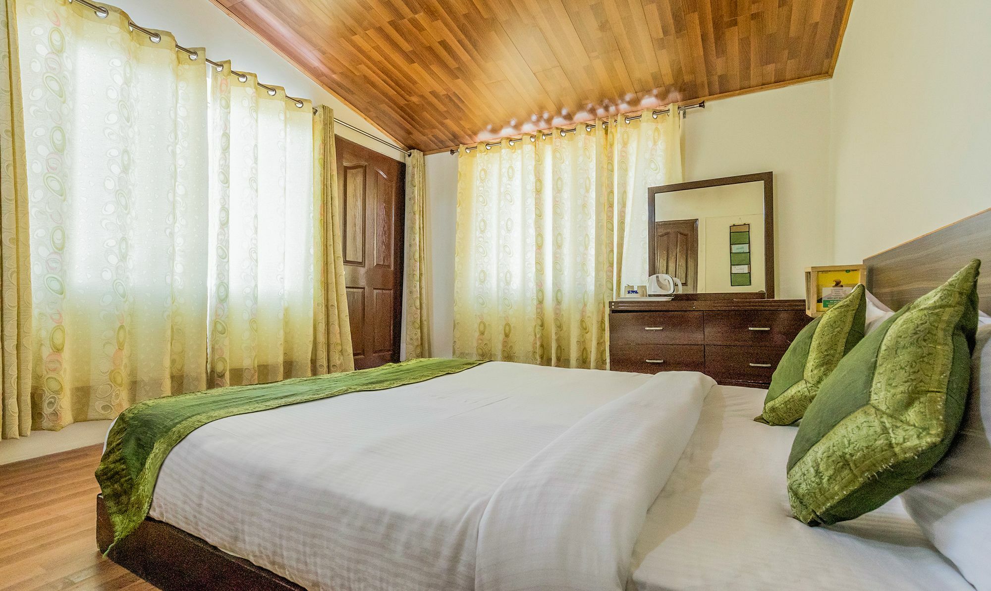 Royal Suites By Park Tree, Kasauli Ngoại thất bức ảnh